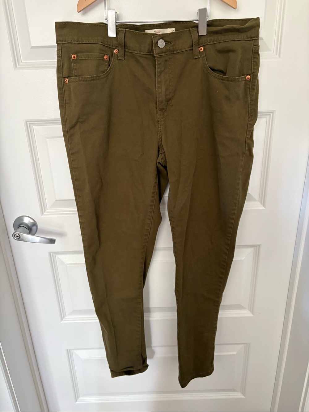 Levi’s Boyfriend Chino Pants Olive Green Size 32 Relaxed Fit